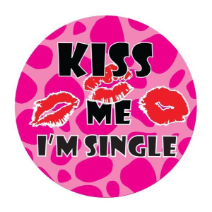 KISS ME I'M SINGLE BADGE LED